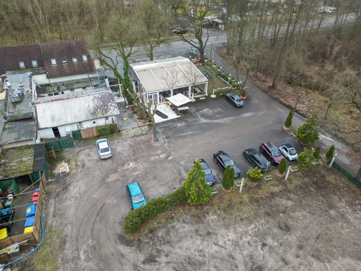 Grundstück - Luftaufnahme (Parkplatz)